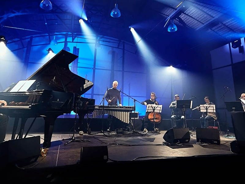 Live Music Concert and Events Hall in Cambridge 800x600